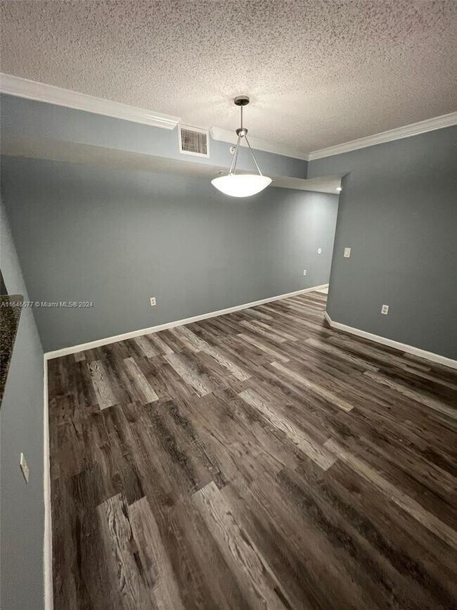 Building Photo - 2427 Centergate Dr