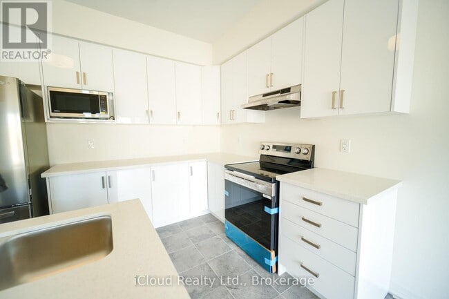 Photo du bâtiment - 67 George Brier Dr E