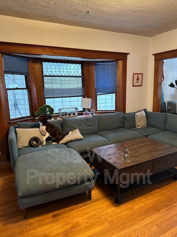 Building Photo - 4083 Albatross St
