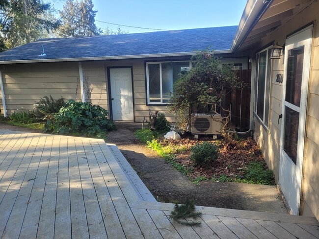 Dúplex en forma de "L" - 2160 Raynor St SE