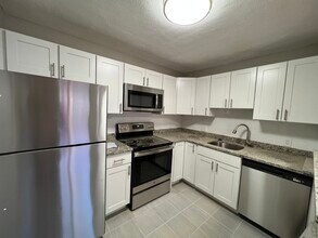 Building Photo - 266 Grove St