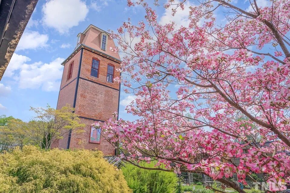 Foto del edificio - 807 W Trinity Ave