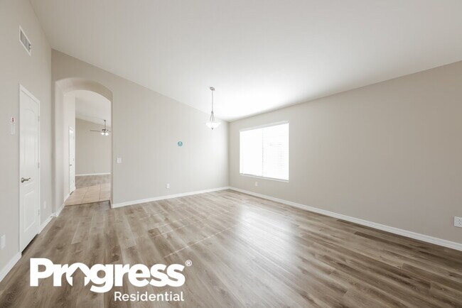 Foto del edificio - 16766 W Fillmore St