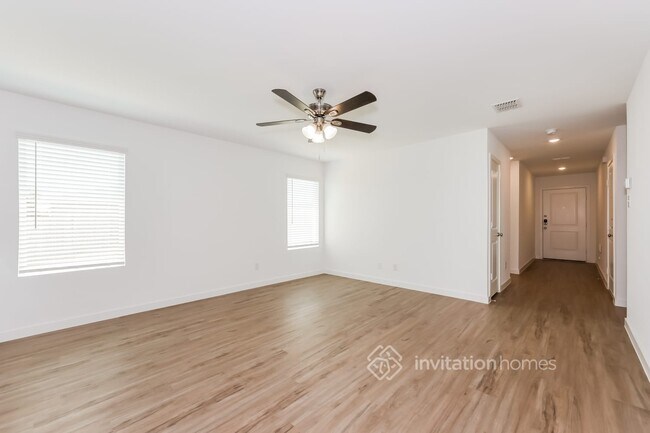 Foto del edificio - 4900 Old Ember Ln