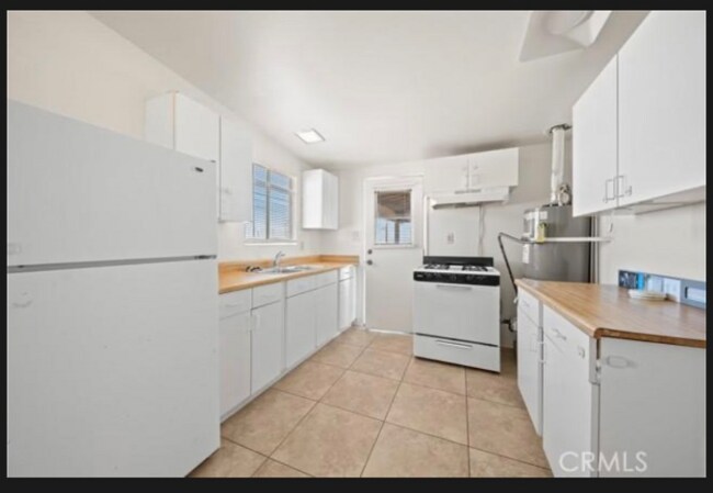 Building Photo - 6560 Sahara Ave