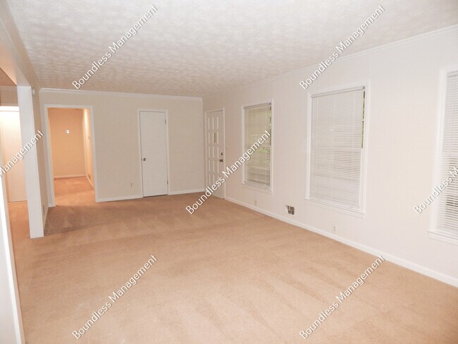 Building Photo - 743 Verde Dr