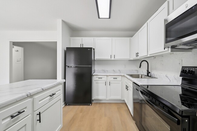 Building Photo - ReNew Chastain
