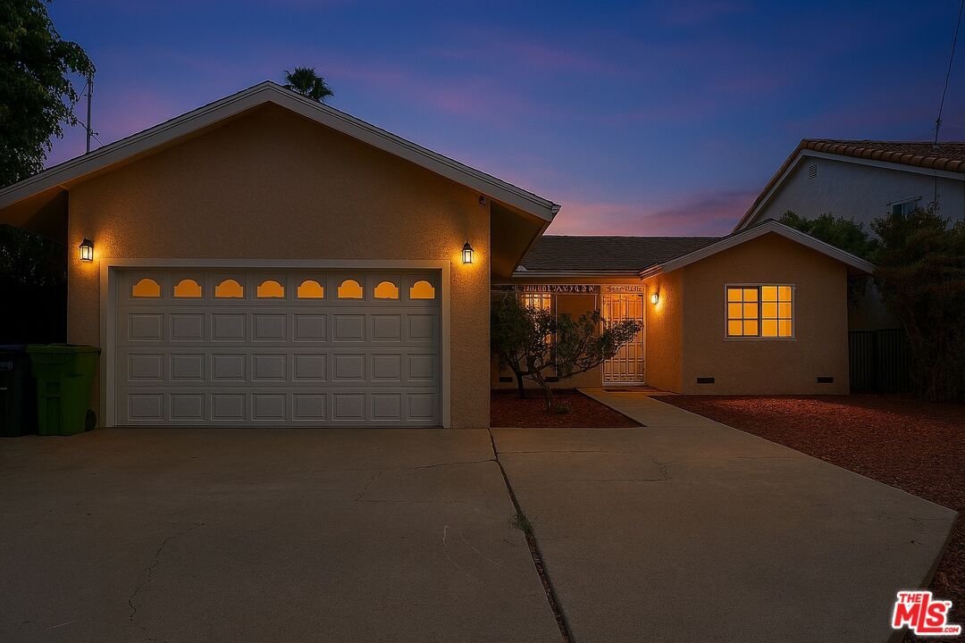 Foto principal - 15129 Hesby St