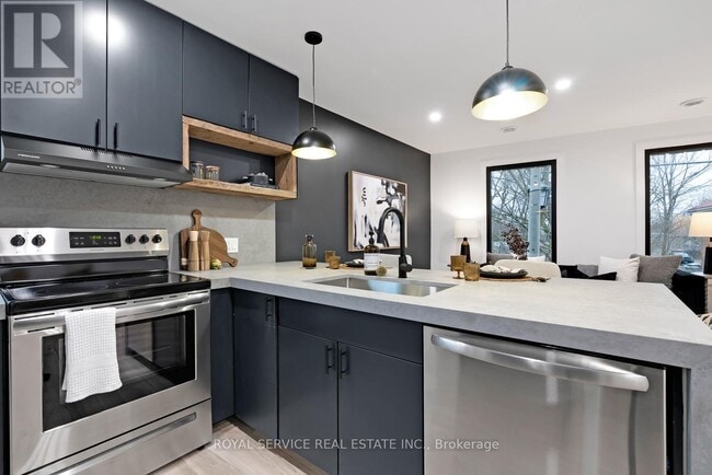 Building Photo - 256 George St