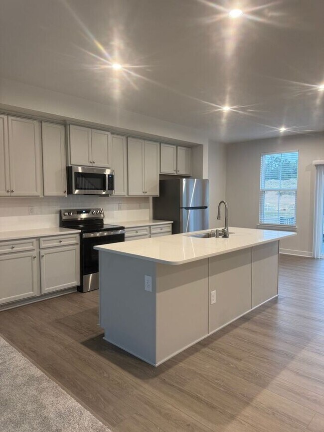 Foto del edificio - Brand New 3BR 2.5BA Townhome w/ 2-Car Garage • Modern Kitchen • Private Deck in Indian Trail!