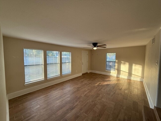 Foto del edificio - Affordable 3 bedroom home AVAILABLE NOW!