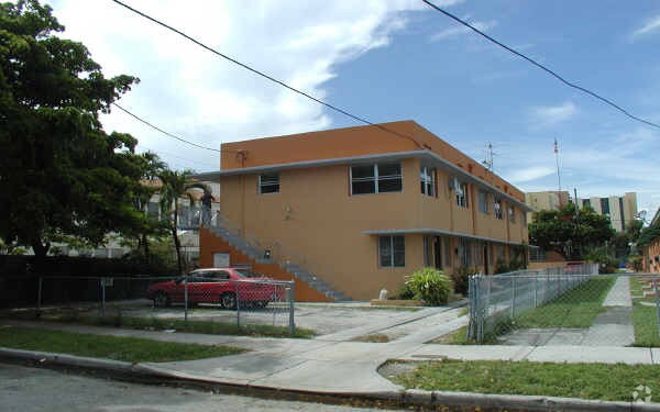 Foto del edificio - 949 NW 1st St