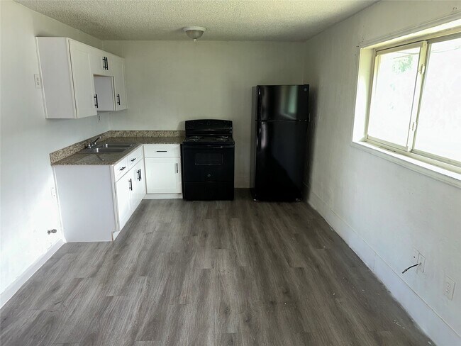 Building Photo - 5405 Suez St