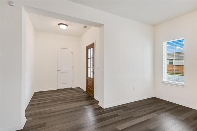 Foto del edificio - 8501 Looksee Ln