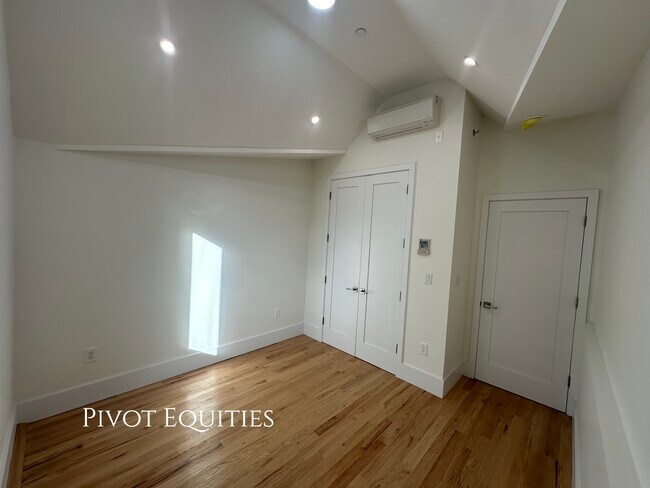 Foto del edificio - 2434 E 2nd St
