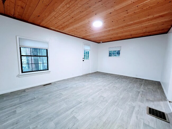 Foto del edificio - 880 High Rd