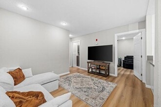 Building Photo - 3140 Midway Dr