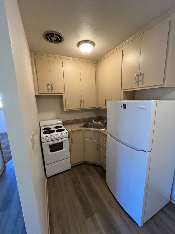 Building Photo - 3157 S 47th St