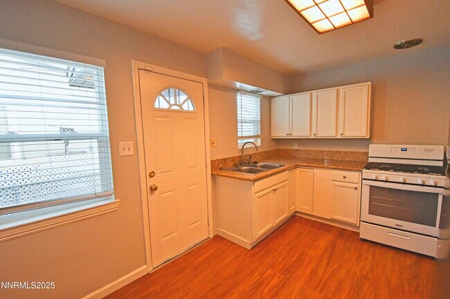 Foto del edificio - 1607 H St