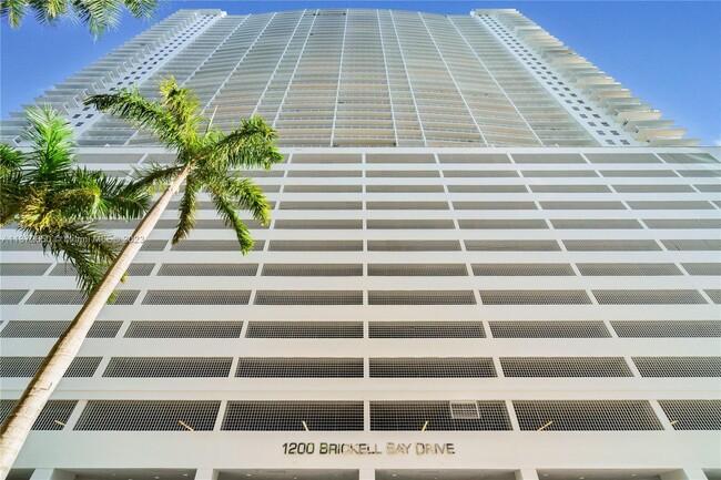 Foto del edificio - 1200 Brickell Bay Dr