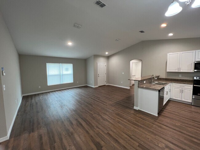 Foto del edificio - Stunning 3 Bedroom, 2 Bathroom Home in Ock...