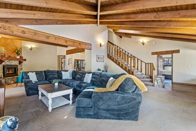 Foto del edificio - Burning Tree