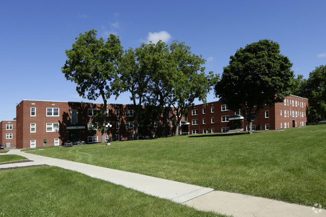 Building Photo - Cedar Glen