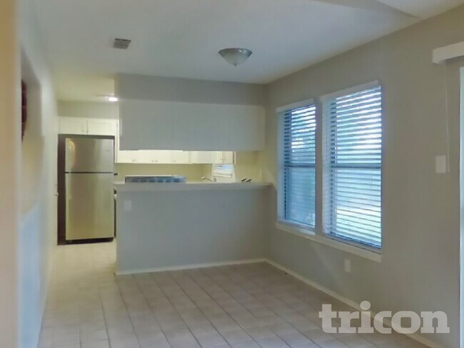 Building Photo - 6705 Lampe Ct