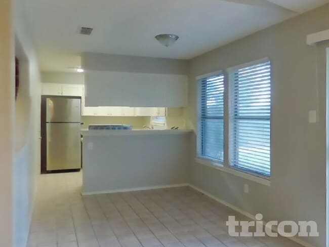Foto del edificio - 6705 Lampe Ct