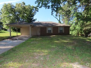 Building Photo - 10052 Wooded Way
