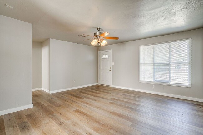 Building Photo - Ready for New Tenants-  4 Bed, 1 Bath Home in Richland Hills, Large Backyard, Birdville ISD- 76118