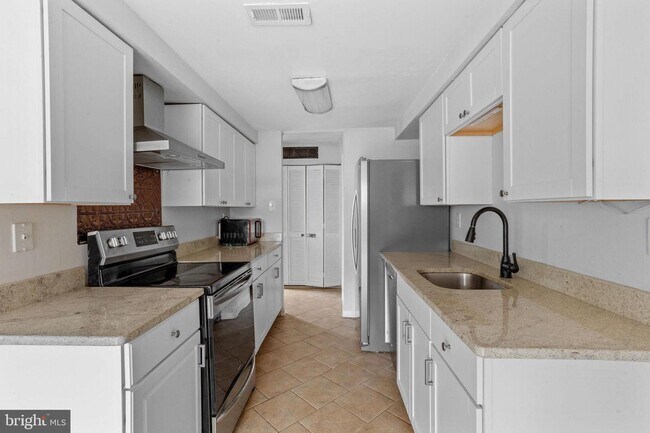 Building Photo - 121 Aspen Ct