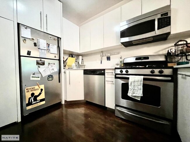 Foto del edificio - 3 bedroom in Brooklyn NY 11222
