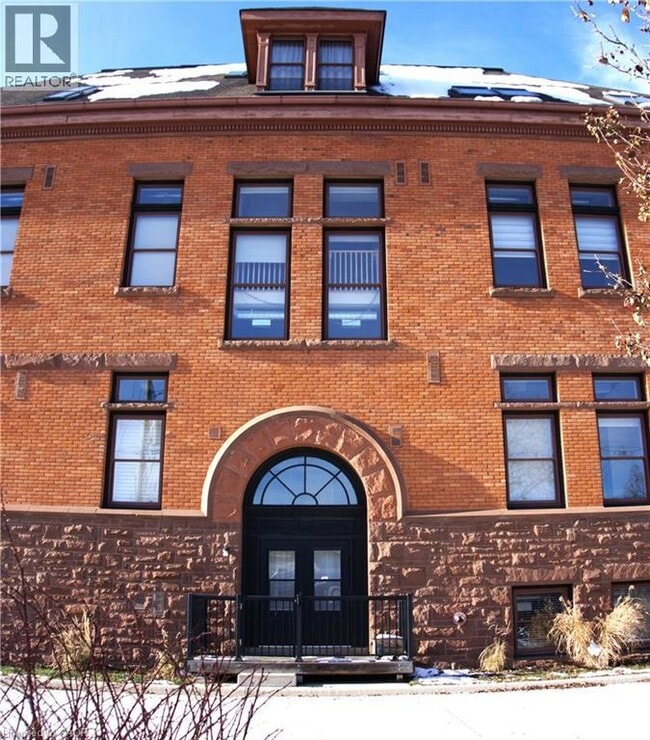 Building Photo - 200 Stinson St