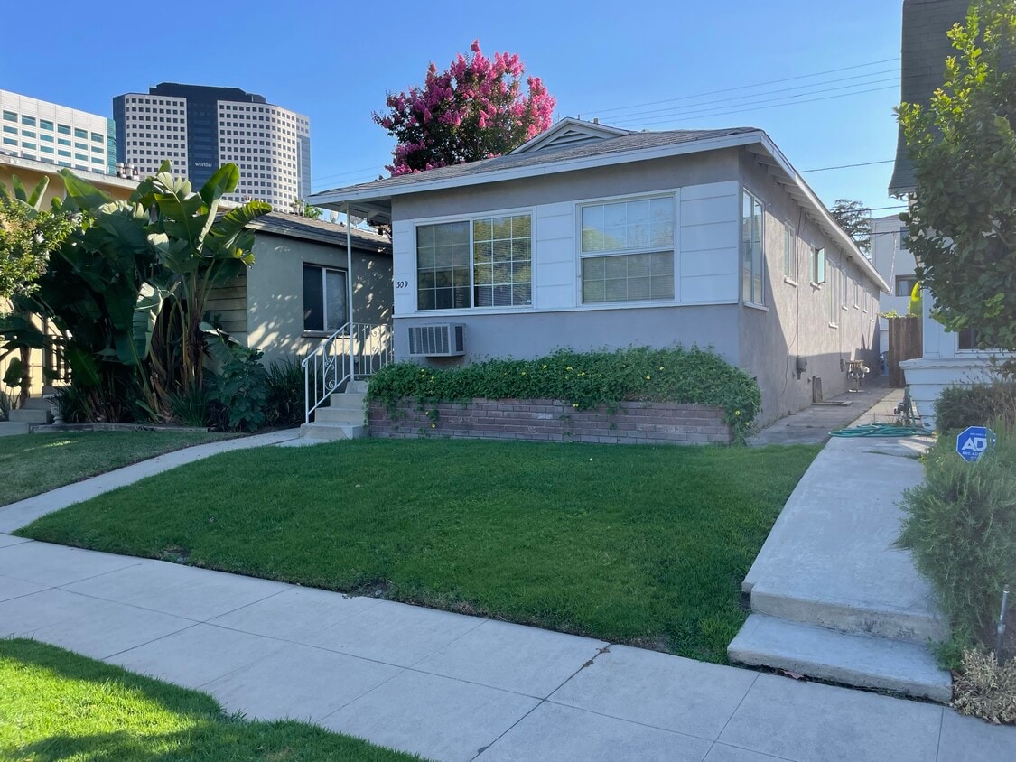 Front of building - 309 N Hollywood Way (Burbank, CA)