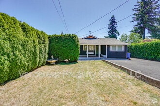 Building Photo - 2530 SW 6th Ave