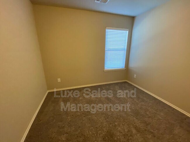 Foto del edificio - 19201 Blanco Dr