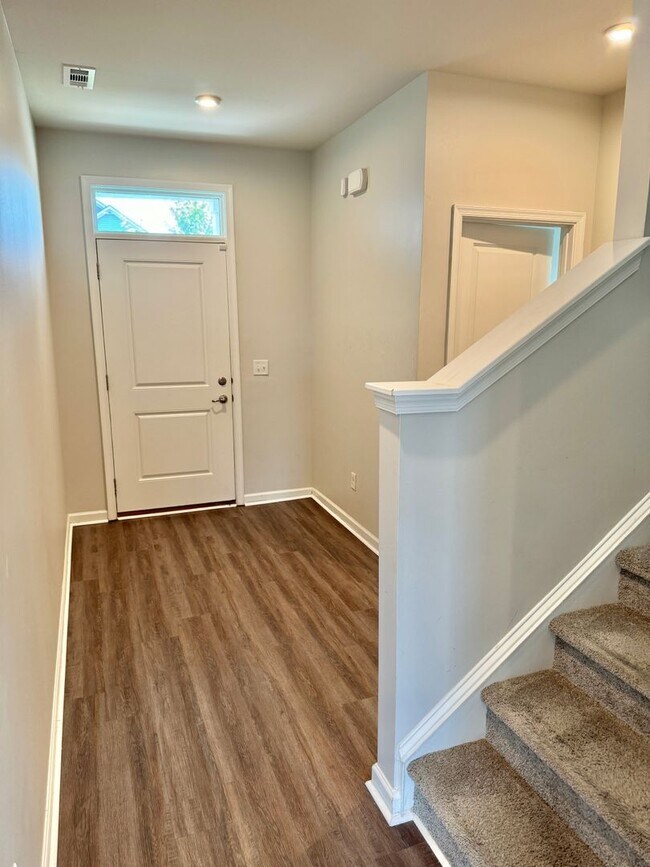 Foto del edificio - 4 Bedroom, 2.5 Bath Home w/ 2 Car Garage
