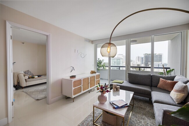 Building Photo - 3200 Collins Ave