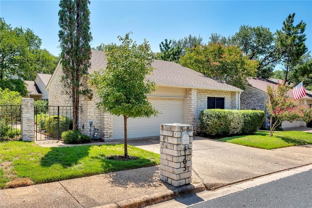 Foto principal - 8105 Raintree Pl
