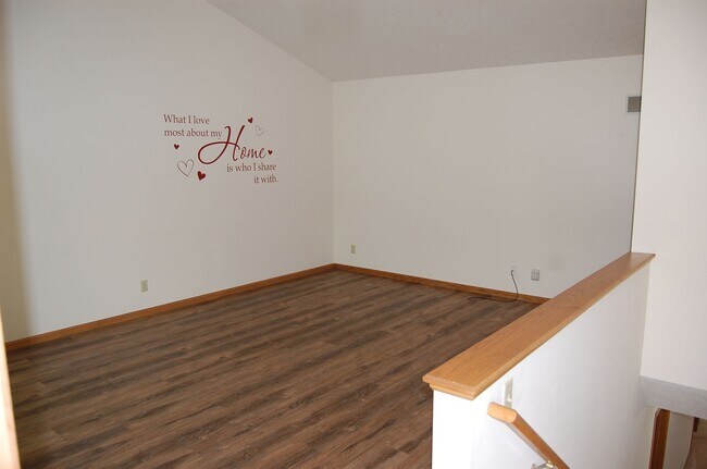 Building Photo - Spacious walkout townhome near Southpointe!