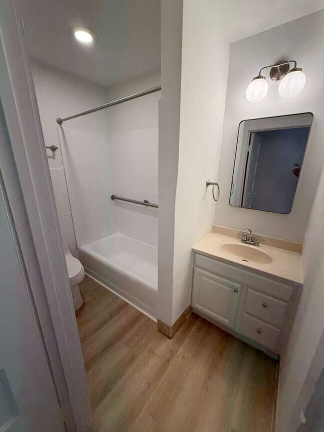 Baño - 1109 Walton St