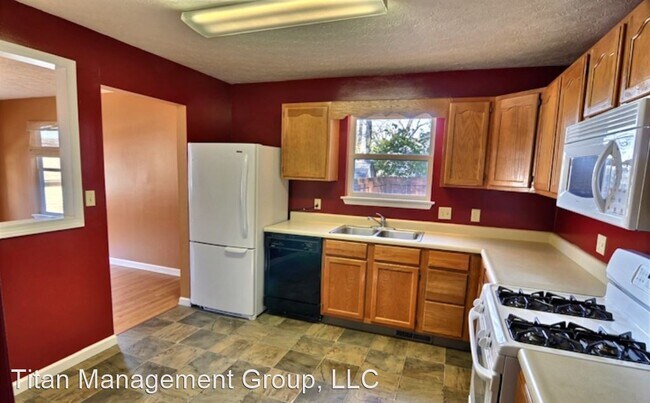 Building Photo - 3 br, 1 bath House - 821 S 2nd Street