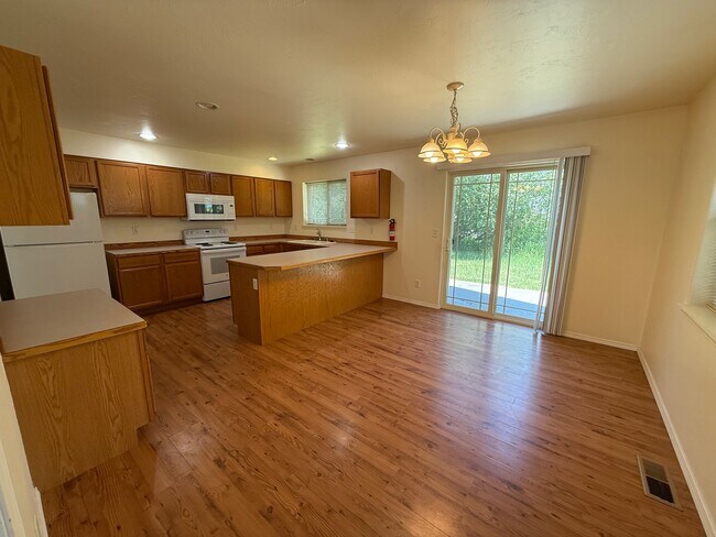 Building Photo - 3207 John Deere St