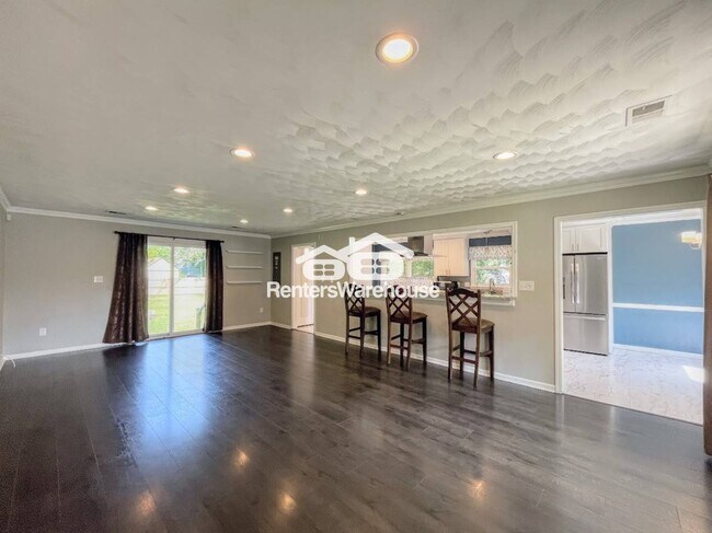 Foto del edificio - 2404 Haywood Ave