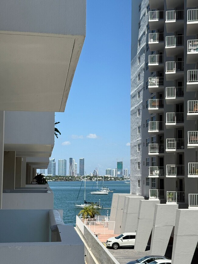 Foto del edificio - 1200 West Ave