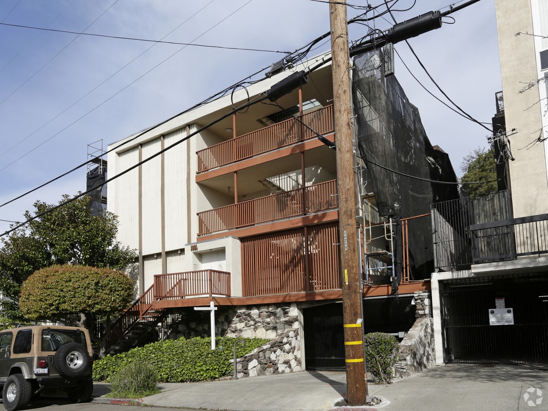 Primary Photo - 3921 Harrison St