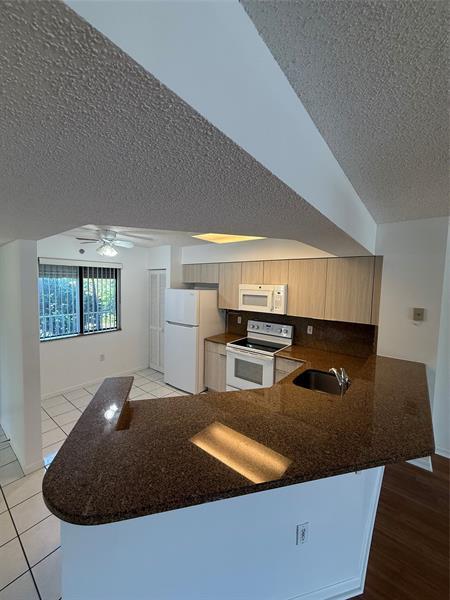 Foto del edificio - 2334 S Cypress Bend Dr