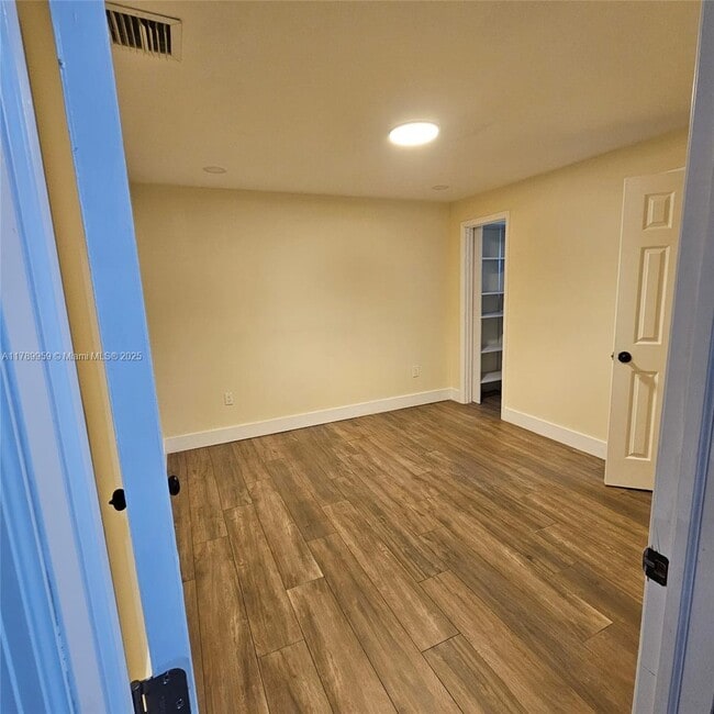 Building Photo - 1425 SW 33rd Ct