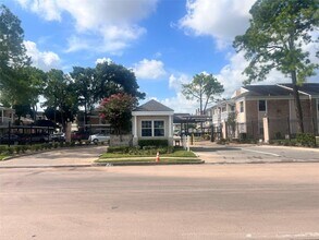 Building Photo - 2750 Holly Hall St